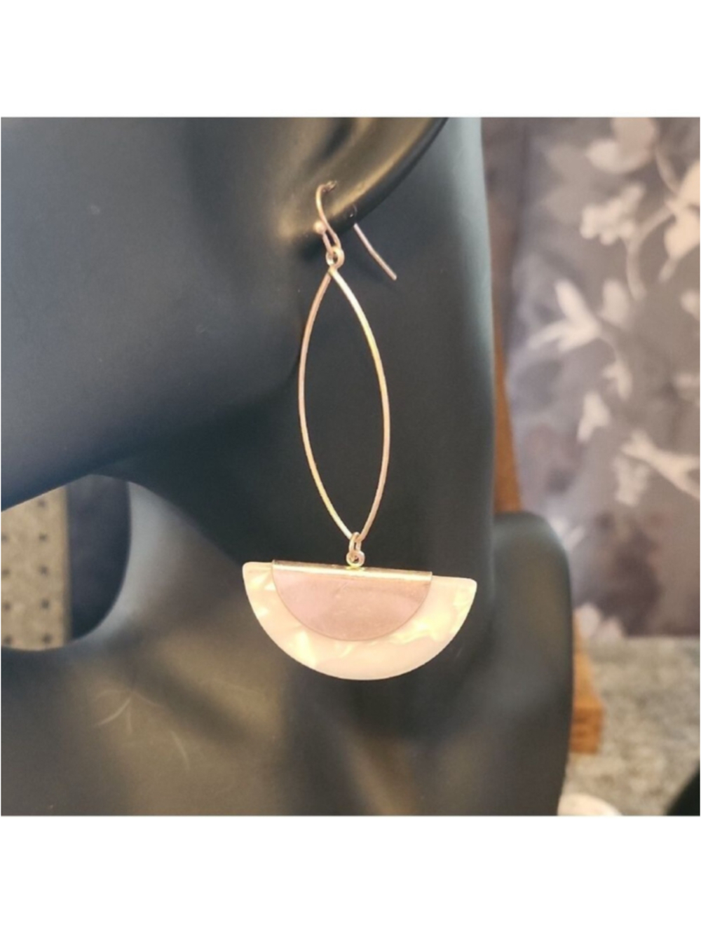 Banana Republic Gold and White Dangle Earrings - Picture 5 of 7